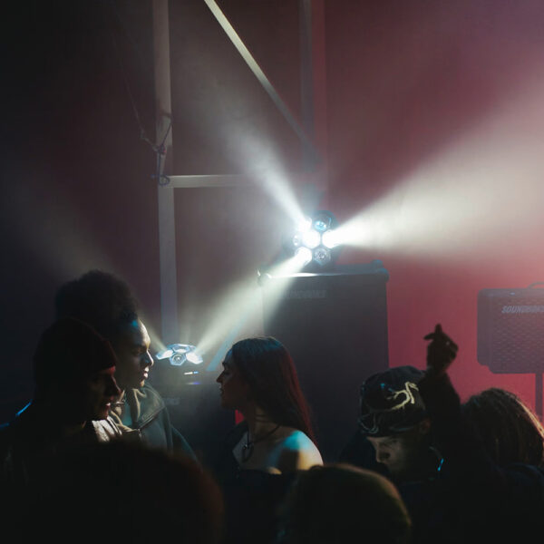 Soundboks Lightboks - Ljudstyrd och batteridriven 7 x 12 W RGBW-LED med partyeffekt